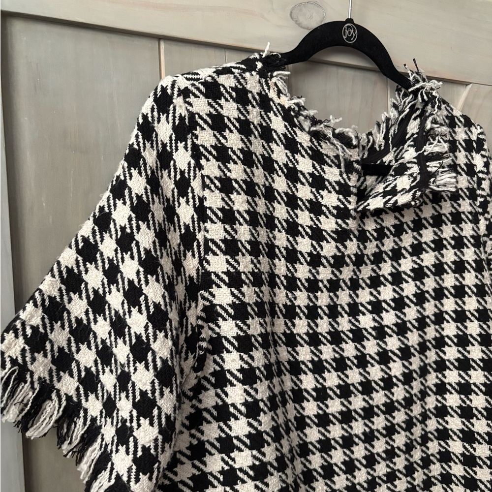 Black and Cream Houndstooth Top - Picture 3 of 6